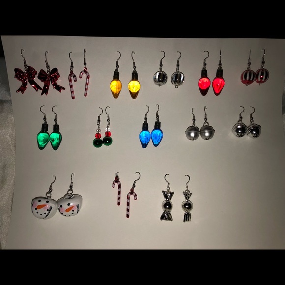 Red Bow Christmas earrings Fun & Festive NEW - Picture 3 of 5